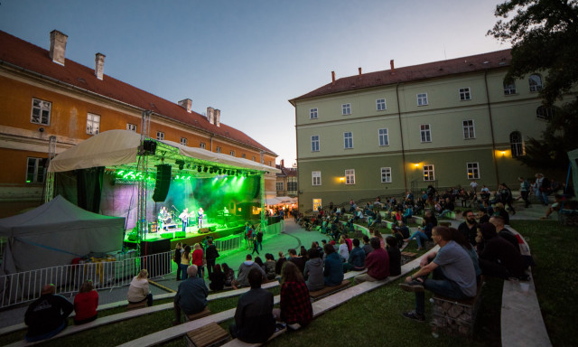 Lecsekkoltuk az első Kaposv&aacute;ri Zen&eacute;sztal&aacute;lkoz&oacute;t - GAL&Eacute;RIA