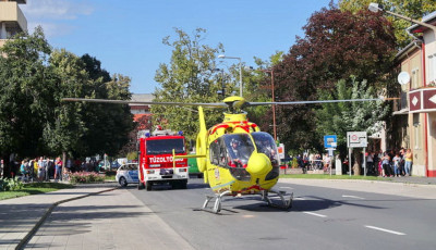 Leugrott a t&iacute;zemeletes tetej&eacute;ről egy 21 &eacute;ves fiatal, egy aut&oacute;ra esett &eacute;s t&uacute;l&eacute;lte