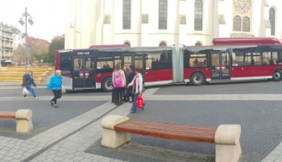 Megsz&aacute;llt&aacute;k a buszok a Kossuth teret &eacute;s a S&eacute;t&aacute;l&oacute;t