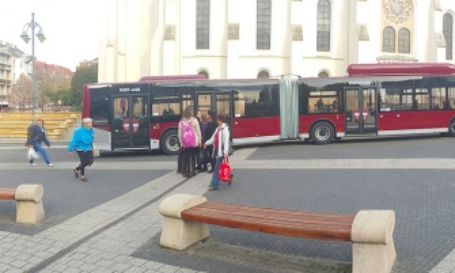 Megsz&aacute;llt&aacute;k a buszok a Kossuth teret &eacute;s a S&eacute;t&aacute;l&oacute;t