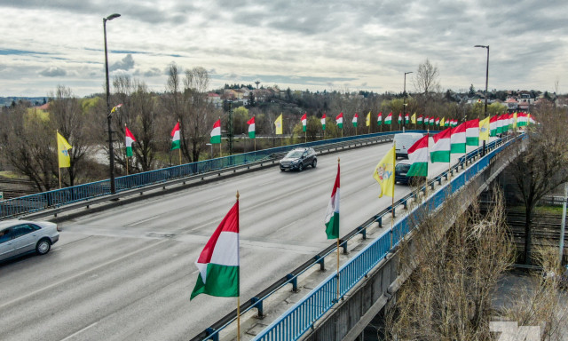 Teljes &uacute;tz&aacute;r a Berzsenyi utcai h&iacute;don, mindenkit ellenőriznek a rendőr&ouml;k