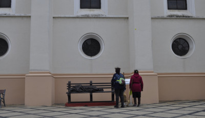 Hajl&eacute;ktalan J&eacute;zus a Kossuth t&eacute;r &uacute;j &aacute;lland&oacute; lak&oacute;ja