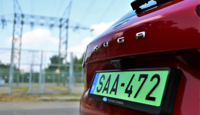 J&ouml;vőre m&aacute;r csak a tiszt&aacute;n elektromos aut&oacute;k parkolhatnak majd ingyen Kaposv&aacute;ron