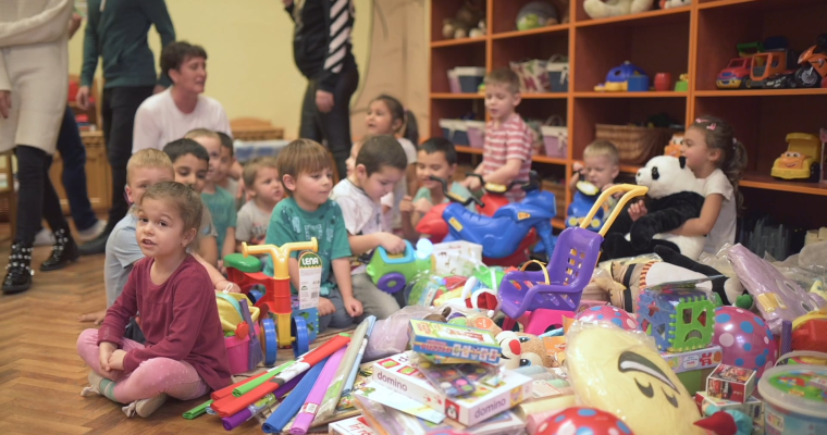 &Iacute;gy lept&uuml;k meg id&eacute;n a v&aacute;ros r&aacute;szorul&oacute;it, &eacute;s az &oacute;v&oacute;da apr&oacute;s&aacute;gait - VIDE&Oacute;