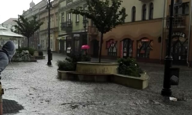 Ism&eacute;t visszat&eacute;rt az Ady foly&oacute;, gumicsell&oacute;kat k&eacute;sz&iacute;ts!