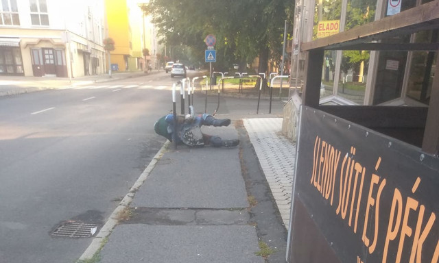 T&uacute;ltolta a szerd&aacute;t a V&eacute;n Kal&oacute;z, le is sz&eacute;d&uuml;lt a hely&eacute;ről