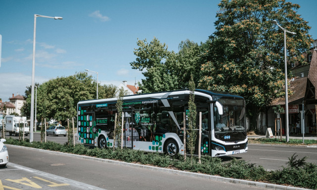 Meg&eacute;rkezett az elektromos busz Kaposv&aacute;rra, indul a pr&oacute;ba&uuml;zem - GAL&Eacute;RIA