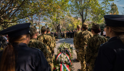 Nem lesznek &eacute;rv&eacute;nyben a korl&aacute;toz&aacute;sok okt&oacute;ber 23-&aacute;n &eacute;s Mindenszenteken, az hord maszkot aki akar