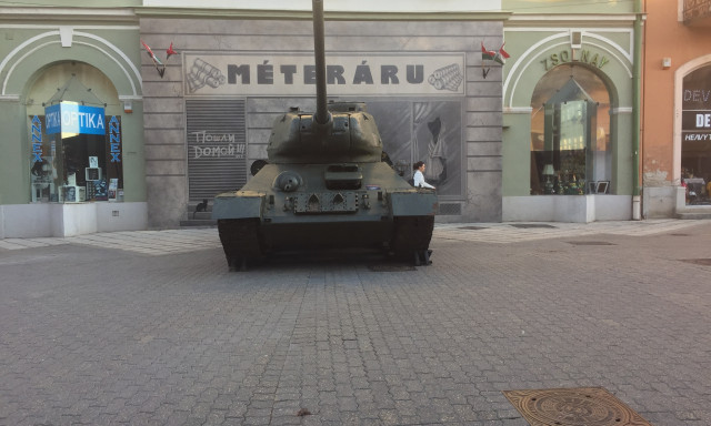 &Eacute;ssssss megj&ouml;tt a tank!