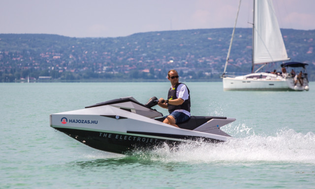 Jetski a Balatonon - Szerinted j&oacute;  &ouml;tlet?