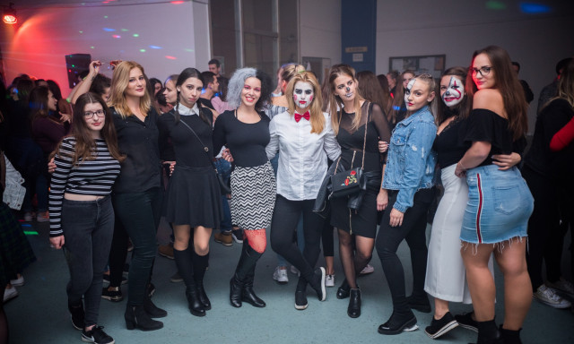 Izgalmas jelmezekbe botlottunk az &eacute;jjel - Halloween partyt tartottak az egyetemen - GAL&Eacute;RIA