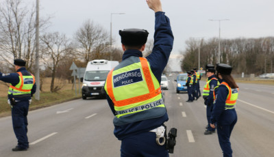 Dr&oacute;nnal &eacute;s civil aut&oacute;kkal tartottak &ouml;sszehangolt ellenőrz&eacute;st a rendőr&ouml;k Kaposv&aacute;ron