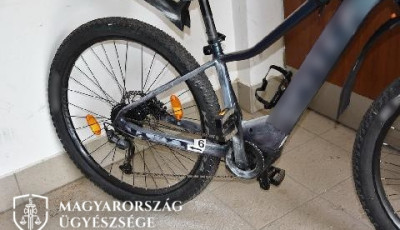 T&ouml;bb mint 6 milli&oacute; Ft &eacute;rt&eacute;kben lopott e-bike-okat a Balatonon az erre szakosodott rom&aacute;n bet&ouml;rőp&aacute;ros