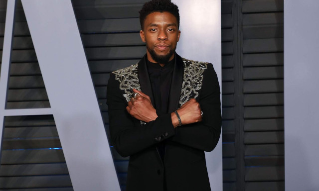 B&uacute;cs&uacute;zunk a Fekete P&aacute;rduct&oacute;l - Elhunyt Chadwick Boseman