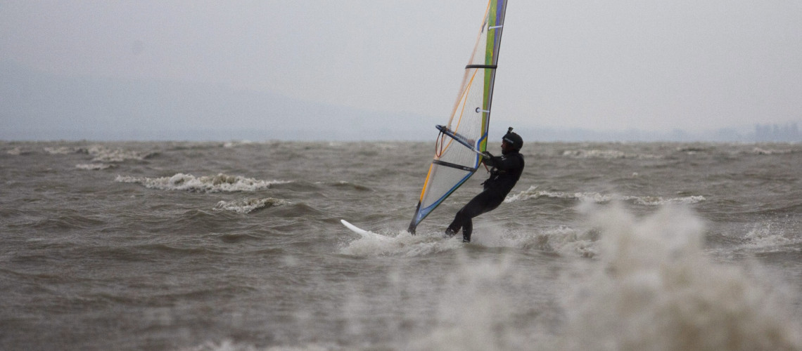 21 ember &eacute;let&eacute;t mentett&eacute;k meg a v&iacute;zirendőr&ouml;k a Balatonon