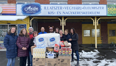 Egy teljes raklapnyi adom&aacute;nnyal j&aacute;rultak &Ouml;sszefog&aacute;sunkhoz a kaposv&aacute;ri Az&uacute;r Diszkontok!