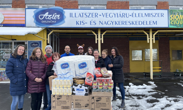 Egy teljes raklapnyi adom&aacute;nnyal j&aacute;rultak &Ouml;sszefog&aacute;sunkhoz a kaposv&aacute;ri Az&uacute;r Diszkontok!