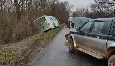 Busz &eacute;s terepj&aacute;r&oacute; &uuml;tk&ouml;z&ouml;tt R&aacute;dpuszt&aacute;n&aacute;l