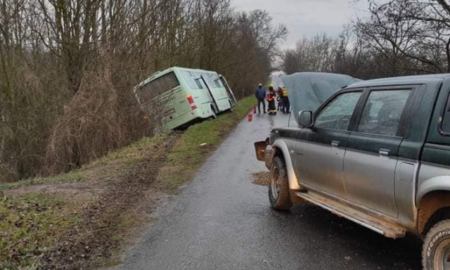 Busz &eacute;s terepj&aacute;r&oacute; &uuml;tk&ouml;z&ouml;tt R&aacute;dpuszt&aacute;n&aacute;l