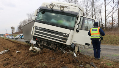 Brut&aacute;lis baleset Somogysziln&eacute;l - Kamion &eacute;s szem&eacute;lyaut&oacute; &uuml;tk&ouml;z&ouml;tt, egy 29 &eacute;ves nő meghalt