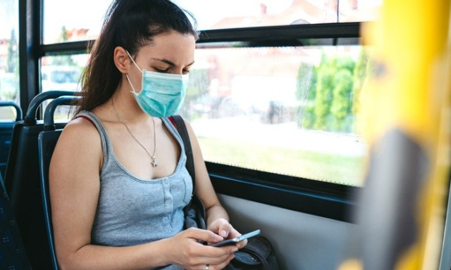 Nem kell t&ouml;bb&eacute; maszkot hordani a busz- &eacute;s vas&uacute;t&aacute;llom&aacute;sokon sem