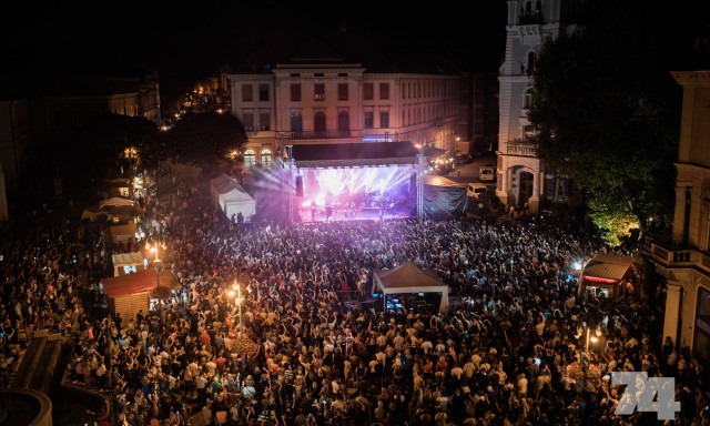 Nagyot ment a Follow The Flow, teljesen megtelt szombat este a Kossuth t&eacute;r - GAL&Eacute;RIA