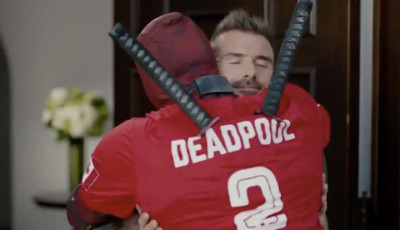 Ilyen idi&oacute;ta kedvcsin&aacute;l&oacute;t se l&aacute;ttunk m&eacute;g - David Beckhammel baromkodik Deadpool