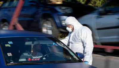 Megsz&ouml;k&ouml;tt a p&eacute;csi infektol&oacute;gi&aacute;r&oacute;l, 5 rendőr hajtotta a v&aacute;rosban