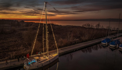 Var&aacute;zslatos &eacute;lm&eacute;ny a Balatonn&aacute;l: m&eacute;g el lehet cs&iacute;pni a F&eacute;nyvitorl&aacute;st