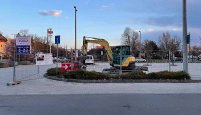 Megkezdőd&ouml;tt a kaposv&aacute;ri KFC &eacute;p&iacute;t&eacute;se - Mutatjuk, hogy fog festeni