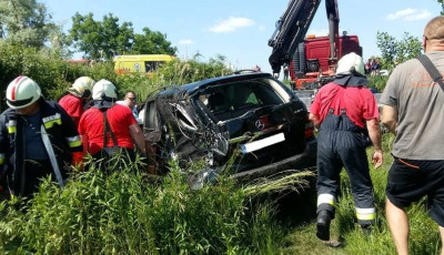 Cs&uacute;nya baleset Fony&oacute;don - Vonat &uuml;tk&ouml;z&ouml;tt terepj&aacute;r&oacute;val