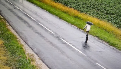 Holtan tal&aacute;lt&aacute;k meg az idős b&aacute;csit, aki kedden tűnt el hazafel&eacute;