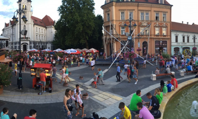 Nita Dance Club &eacute;s MC Pita Ramos - cs&uuml;t&ouml;rt&ouml;ki helyzetjelent&eacute;s a Kossuth t&eacute;rről