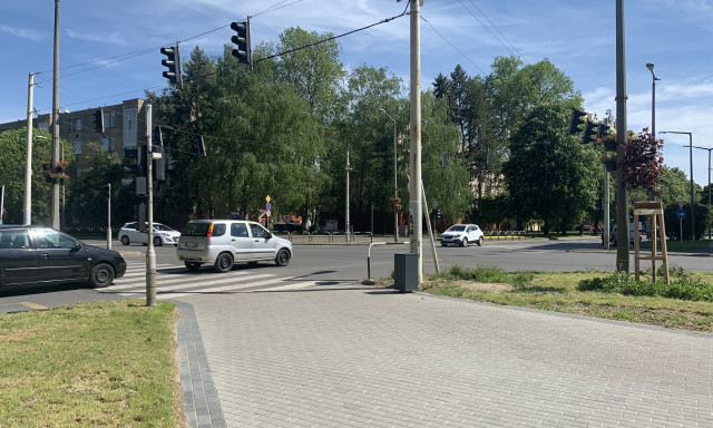 T&ouml;bb mint egy hete nem műk&ouml;dnek a jelzől&aacute;mp&aacute;k a Honv&eacute;d-48-as kereszteződ&eacute;sben