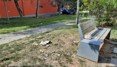 Teljesen kiakadtak a lak&oacute;k az &eacute;jszak&aacute;nk&eacute;nt hangoskod&oacute; fiatalokra, m&aacute;r a pihenő elbont&aacute;s&aacute;t k&eacute;rik