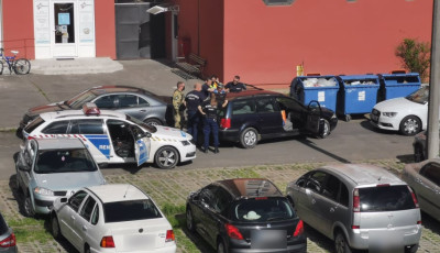 &Iacute;gy fogtak el a rendőr&ouml;k egy menek&uuml;lő aut&oacute;st a Szondi parkol&oacute;ban - VIDE&Oacute;