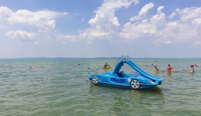 Bar&aacute;tnője mellett fulladt a Balatonba a 20 &eacute;ves fi&uacute; Si&oacute;fokon