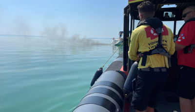 Balatonlell&eacute;n &eacute;s Si&oacute;fokon is strandol&oacute;t kellett &uacute;jra&eacute;leszteni a h&eacute;tv&eacute;g&eacute;n