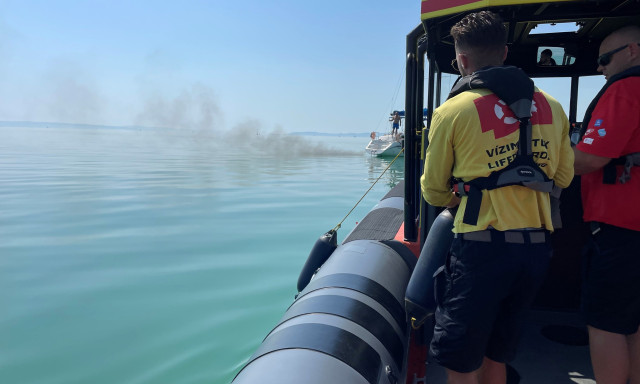 Balatonlell&eacute;n &eacute;s Si&oacute;fokon is strandol&oacute;t kellett &uacute;jra&eacute;leszteni a h&eacute;tv&eacute;g&eacute;n