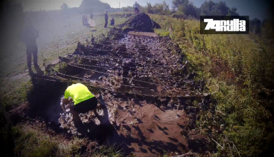 Erdőben, s&aacute;rban, akad&aacute;lyokat &aacute;tszelve nyomtuk le az I. KE Cross Run-t