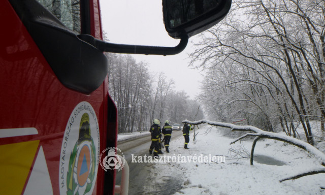 Rengeteg dolguk akadt a somogyi tűzolt&oacute;knak a h&oacute; miatt