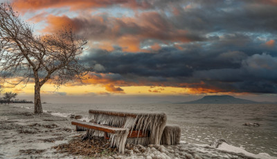 Nyarat megsz&eacute;gyen&iacute;tő t&ouml;meg volt a h&eacute;tv&eacute;g&eacute;n a Balatonn&aacute;l