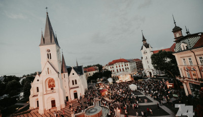 &Iacute;gy csapatta a fesztiv&aacute;l k&ouml;z&ouml;ns&eacute;ge Azahriah &eacute;s Beton.Hofi bulij&aacute;ra - GAL&Eacute;RIA