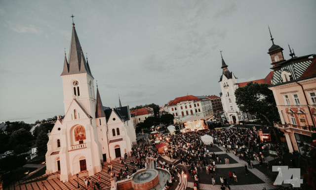 &Iacute;gy csapatta a fesztiv&aacute;l k&ouml;z&ouml;ns&eacute;ge Azahriah &eacute;s Beton.Hofi bulij&aacute;ra - GAL&Eacute;RIA