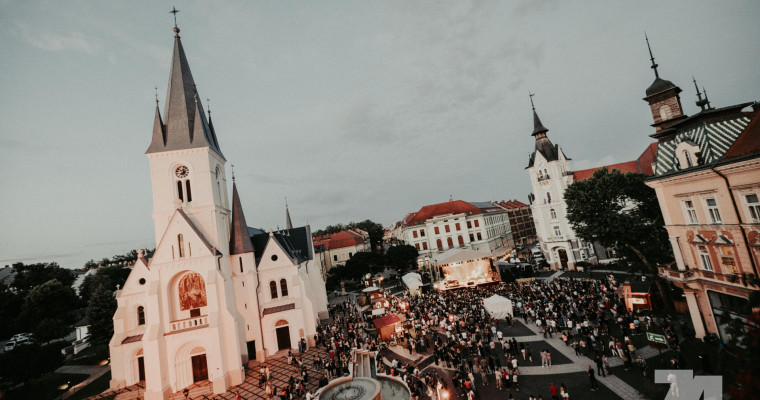 &Iacute;gy csapatta a fesztiv&aacute;l k&ouml;z&ouml;ns&eacute;ge Azahriah &eacute;s Beton.Hofi bulij&aacute;ra - GAL&Eacute;RIA