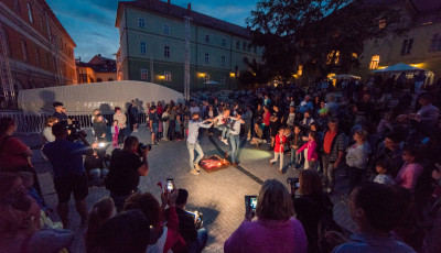 Izzottak a talpak a Vigass&aacute;gok ter&eacute;n - GAL&Eacute;RIA