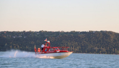 R&eacute;szeg haj&oacute;sok rendetlenkedtek a Balatonon, vizirendőr&ouml;k kapcsolt&aacute;k le őket