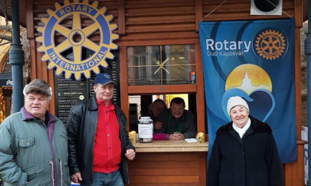 A Rotary Club J&oacute;t&eacute;konys&aacute;gi kolb&aacute;sz s&uuml;t&eacute;ssel t&aacute;mogatta A Nagy Kaposv&aacute;ri &Ouml;sszefog&aacute;st