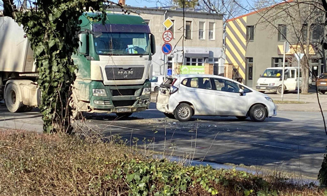 Baleset t&ouml;rt&eacute;nt a Domb&oacute;v&aacute;ri &uacute;ton