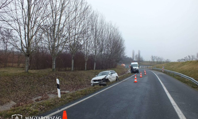 Ebben az aut&oacute;ban csemp&eacute;szett 11 embert egy sz&iacute;r f&eacute;rfi Marcali k&ouml;rny&eacute;k&eacute;n